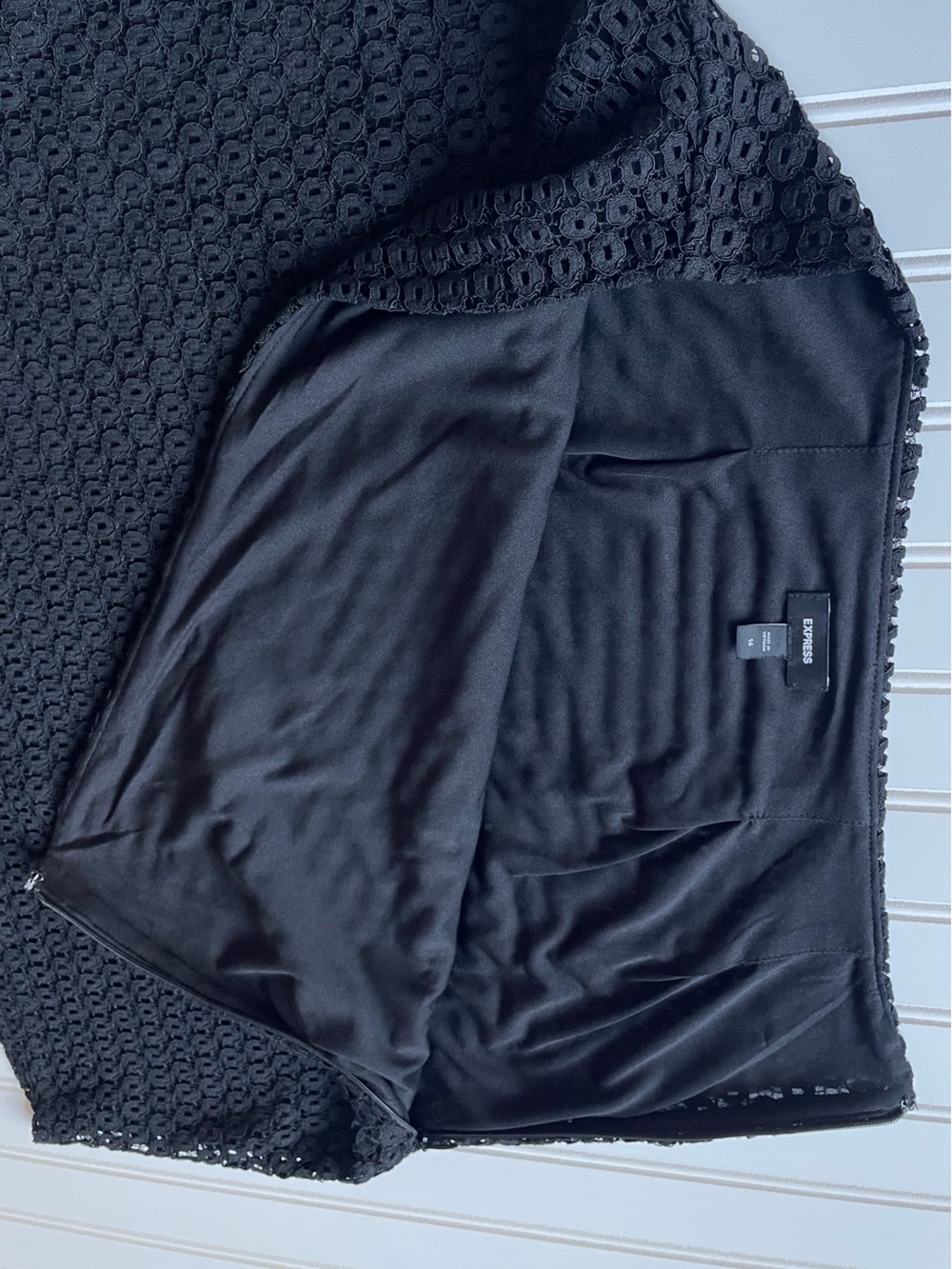 Express Black Crochet Overlay Eyelet Lace Textured Mini Skirt Side Zip Sz 14 GUC - Picture 8 of 12